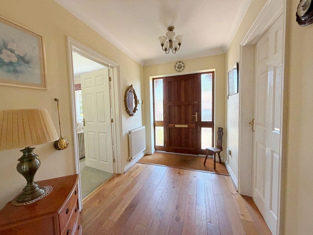 Property photo 3 of 15 Entrance Hall
