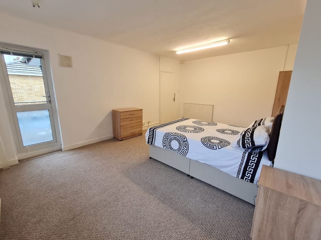 Property photo 3 of 4 Room