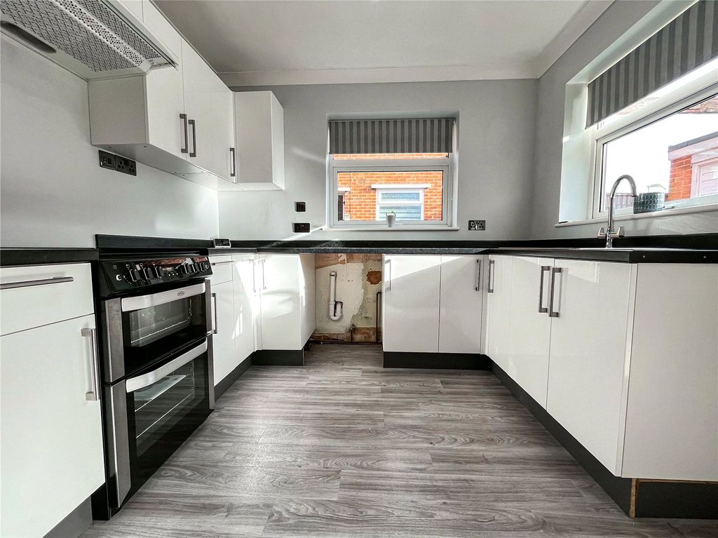 Property photo 2 of 11 Kitchen