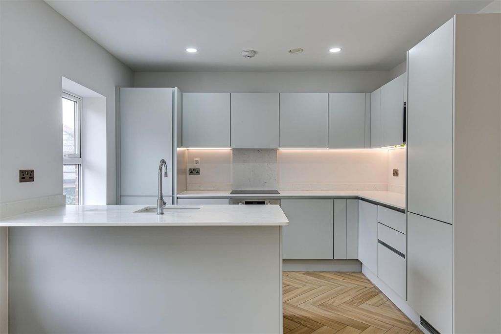 Property photo 3 of 16 2 Kitchen.Jpg