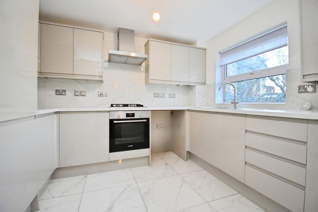 Property photo 1 of 9 Kitchen