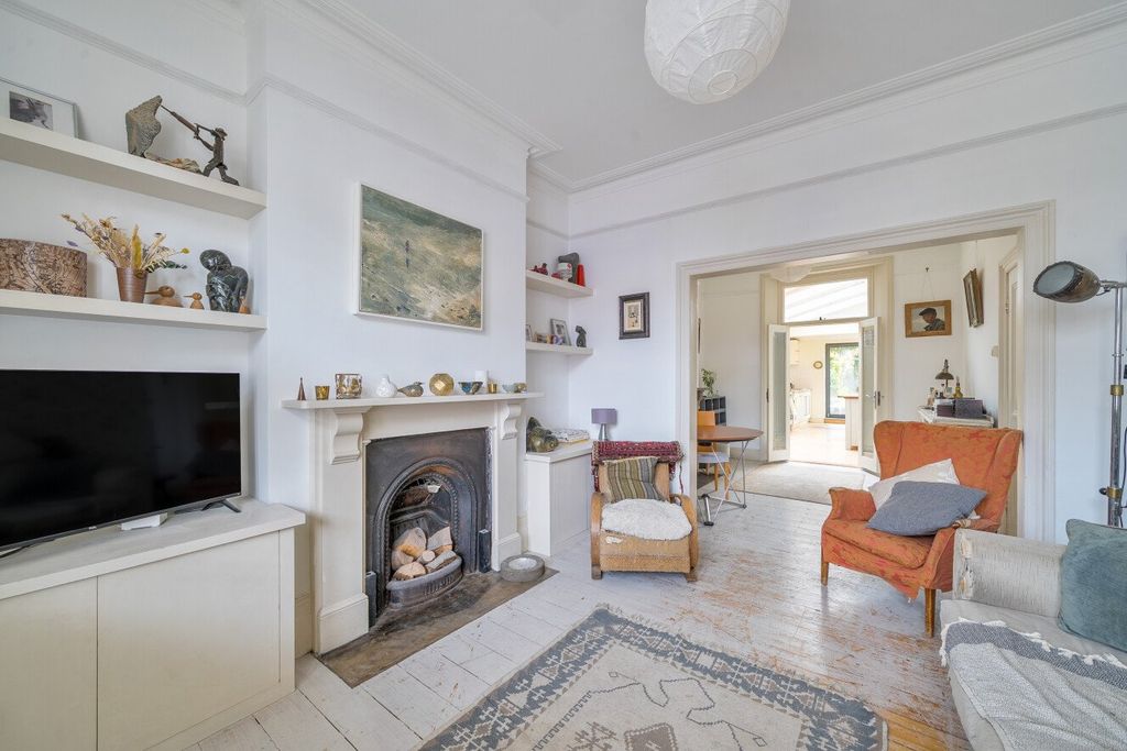 Property photo 2 of 19 Picture No. 14