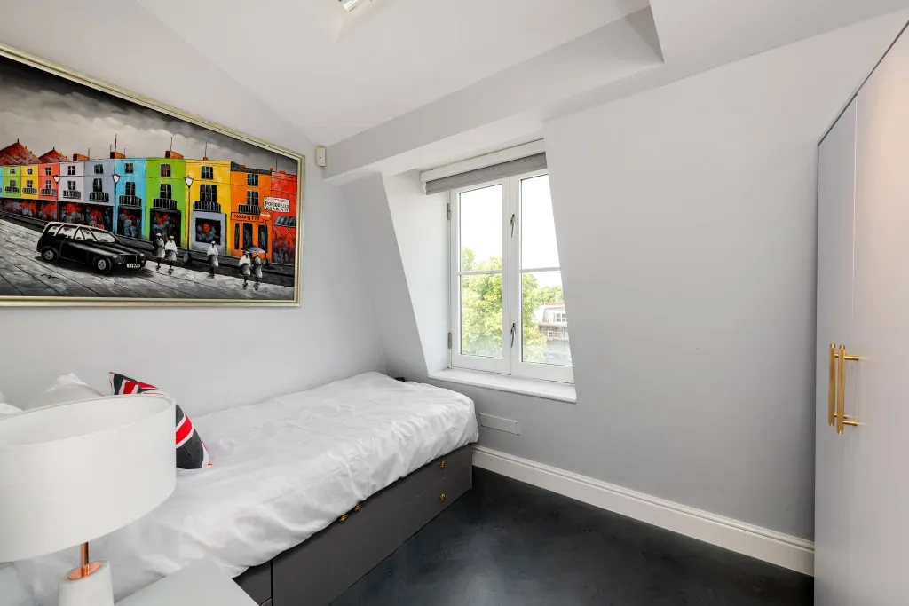 Property photo 2 of 25