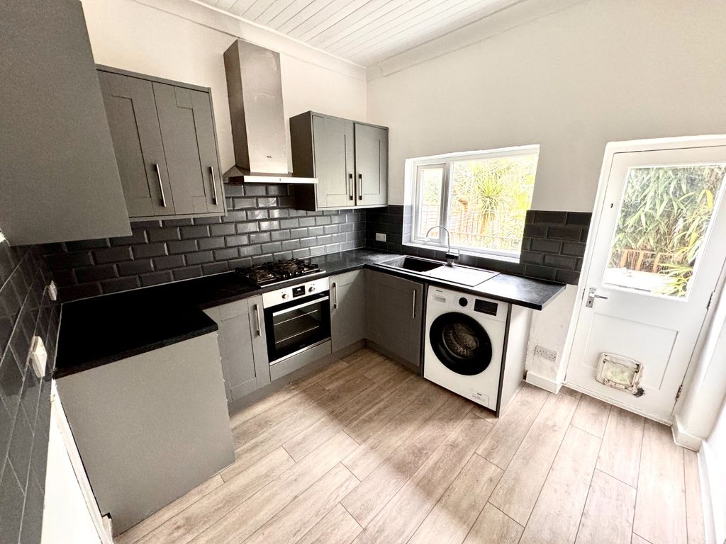 Property photo 2 of 15 4977396