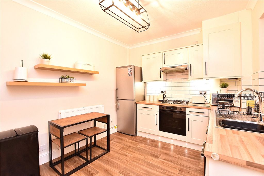 Property photo 3 of 16 Picture 3