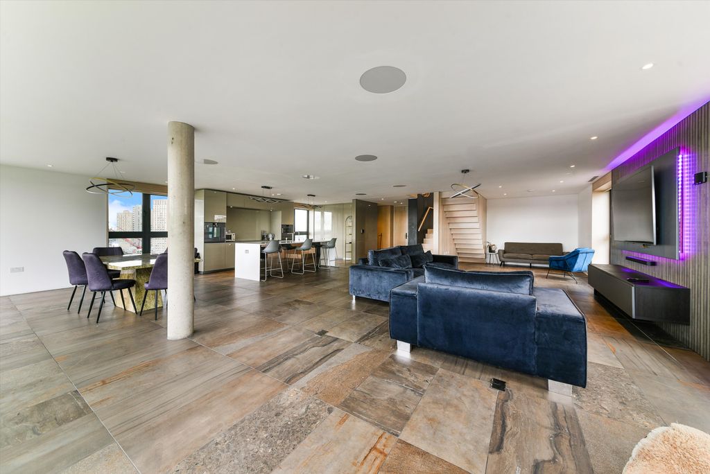Property photo 1 of 19 Image