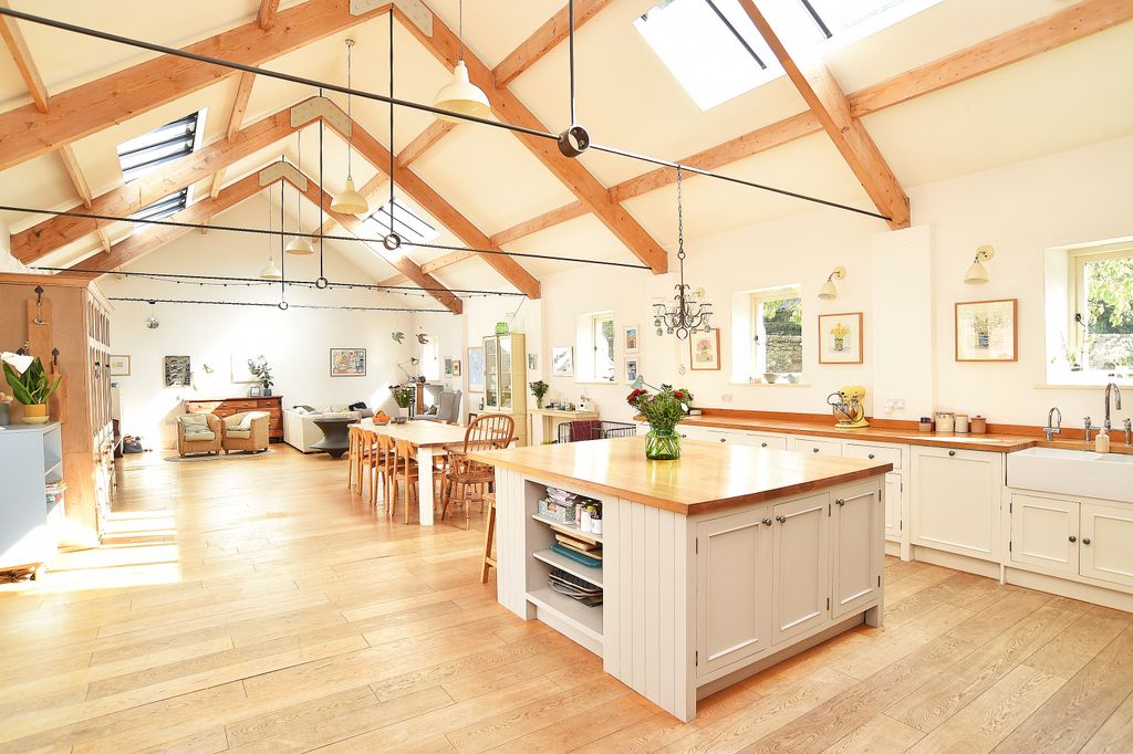 Property photo 3 of 31