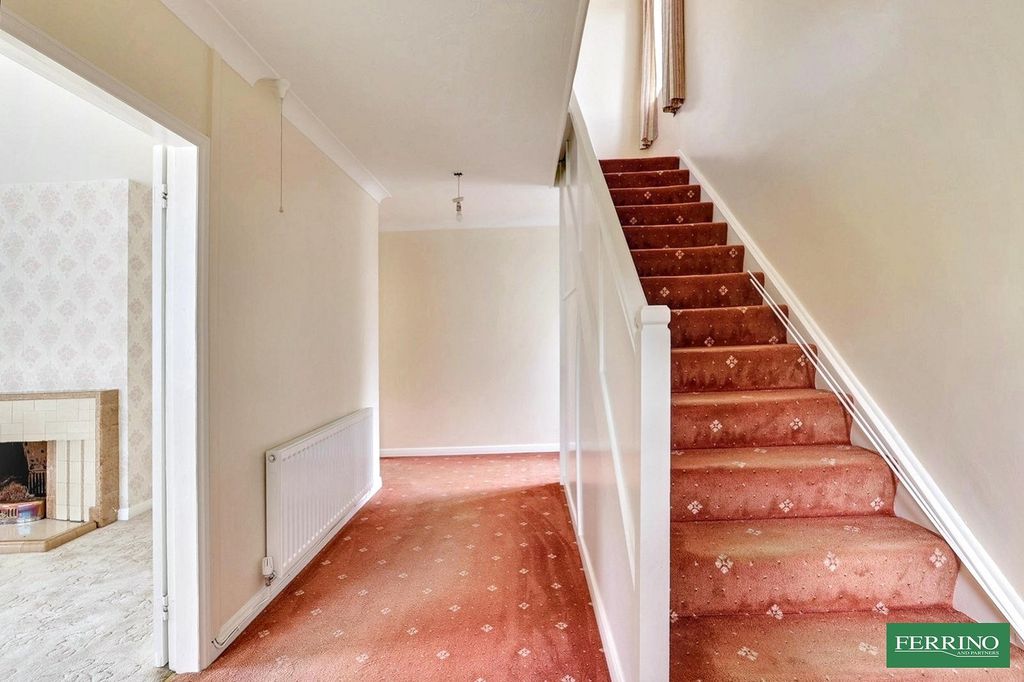 Property photo 3 of 21 Entrance Hall