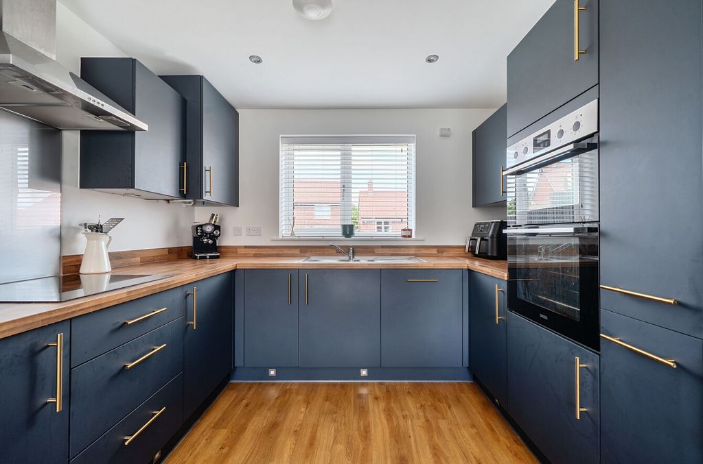 Property photo 2 of 11 1340407-21-689Ddf...