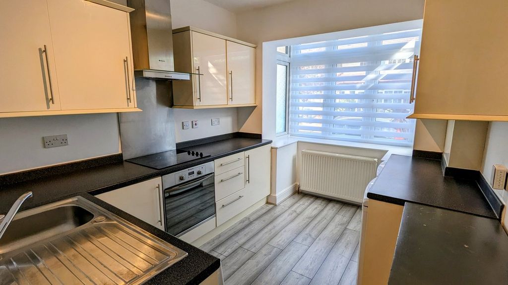 Property photo 3 of 14 Kitchen