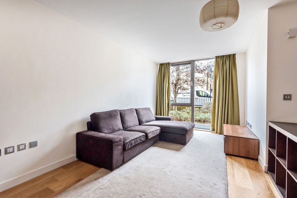 Property photo 3 of 14 461831 (2)