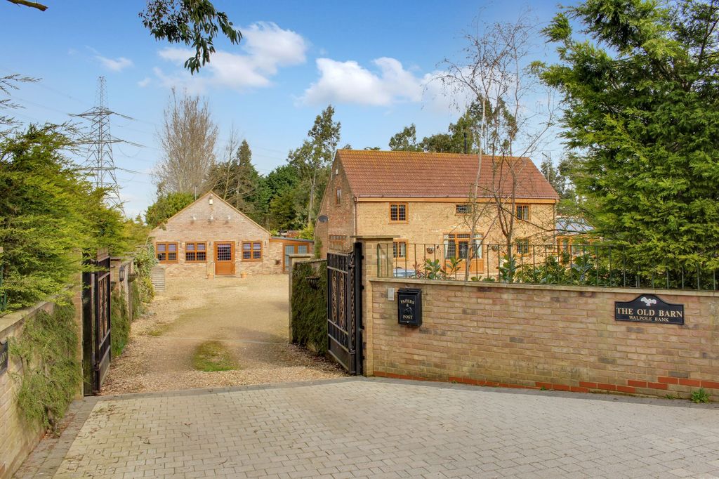 Property photo 1 of 66