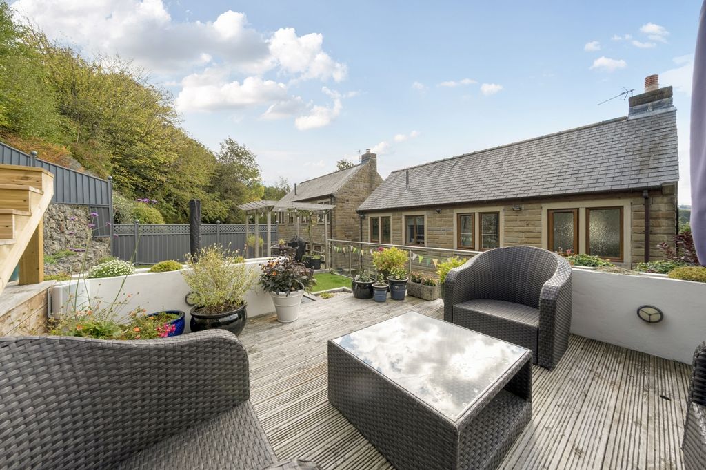 Property photo 2 of 23 Garden