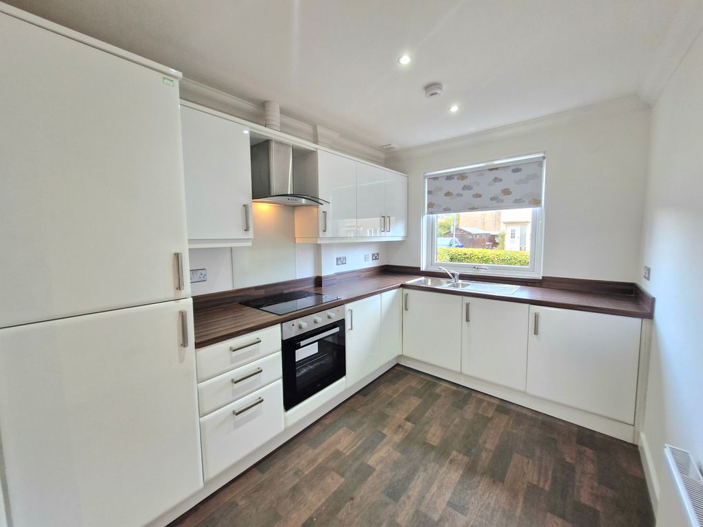 Property photo 3 of 10 Kitchen