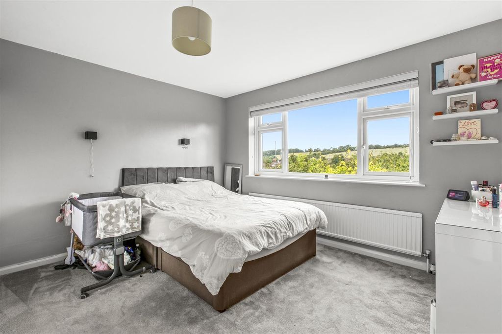 Property photo 3 of 15 Friars Gardens-8.Jpg