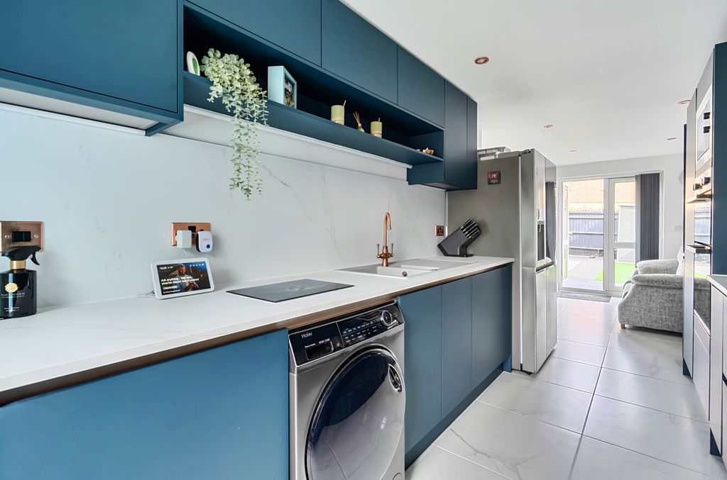 Property photo 2 of 20 1438195-18-69Da76...