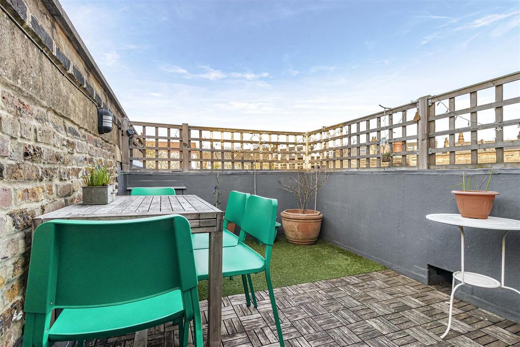 Property photo 3 of 19 6_50364.Jpg