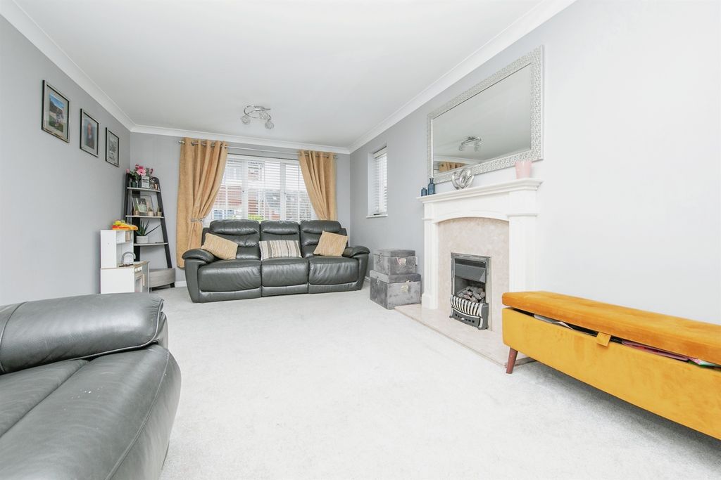Property photo 2 of 18