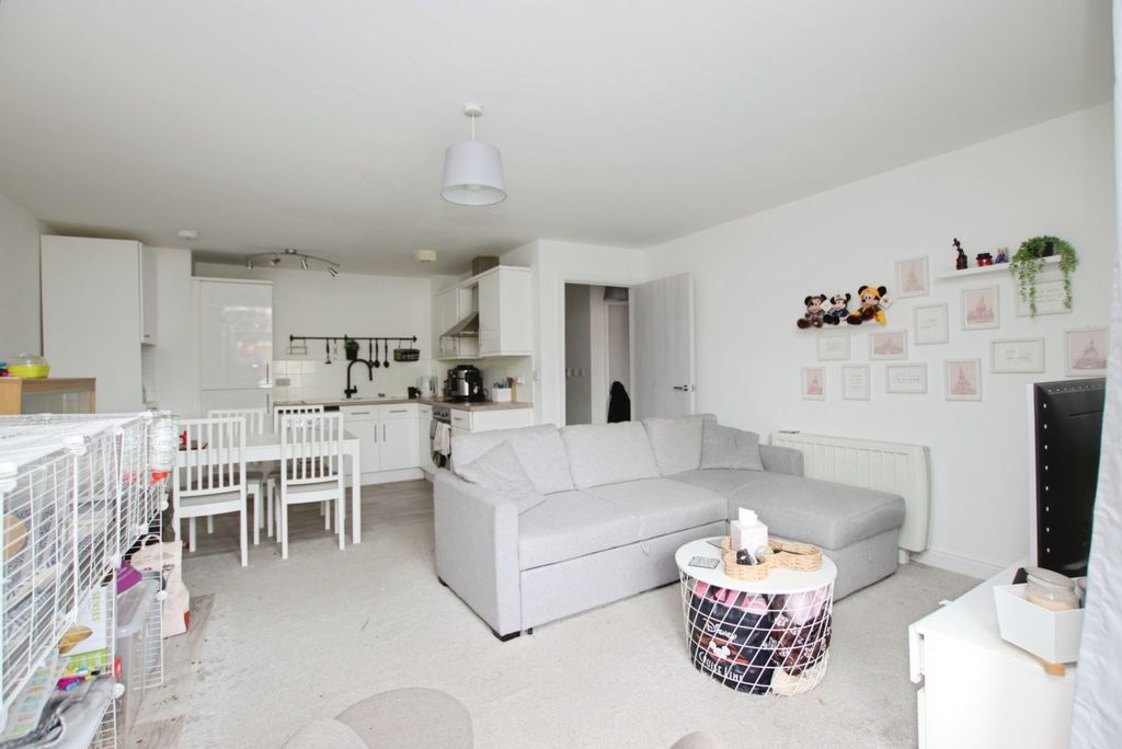 Property photo 2 of 7 4389343