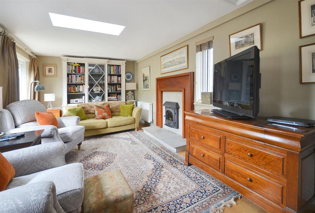 Property photo 2 of 12 Sitting Room