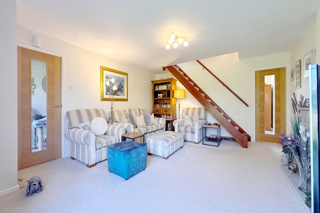 Property photo 2 of 26 Lounge