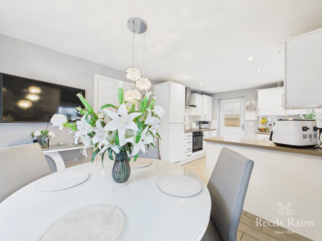 Property photo 2 of 31 Kitchen/Dining Room