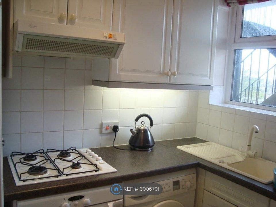 Property photo 2 of 5 Kitchen