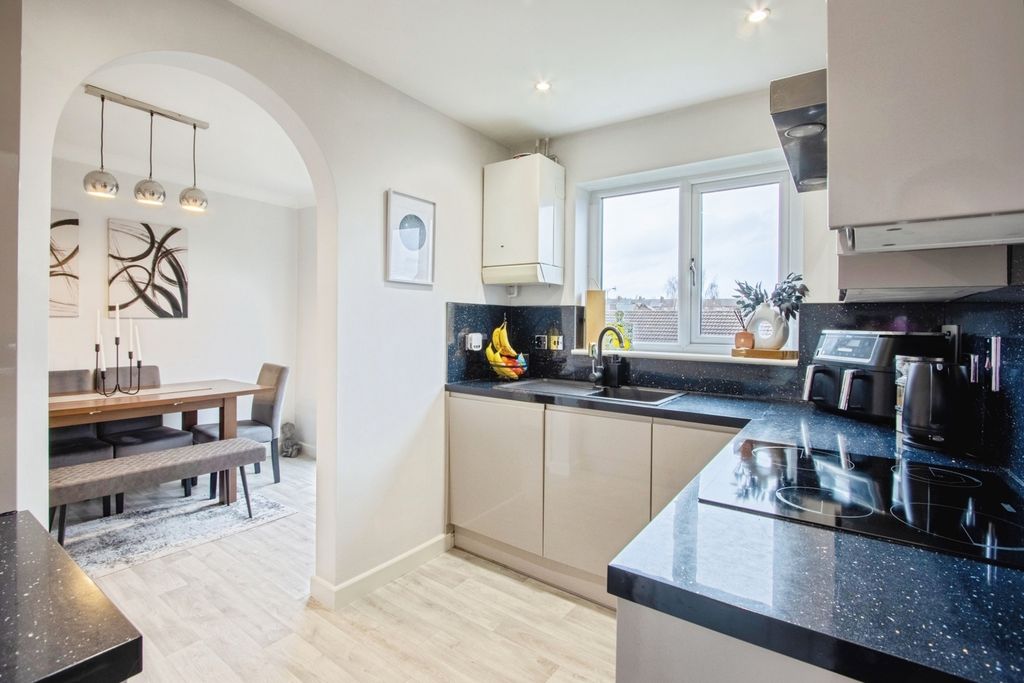 Property photo 3 of 17 Photo