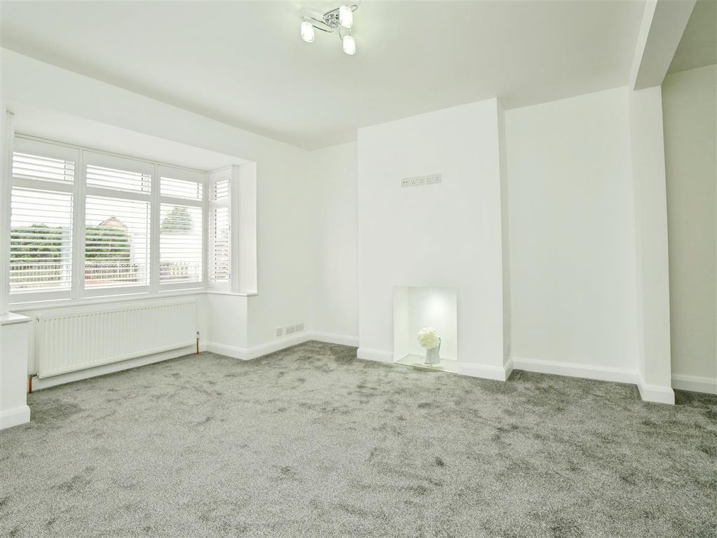 Property photo 2 of 16 Living Room