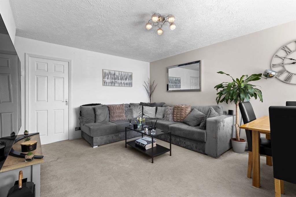 Property photo 1 of 28