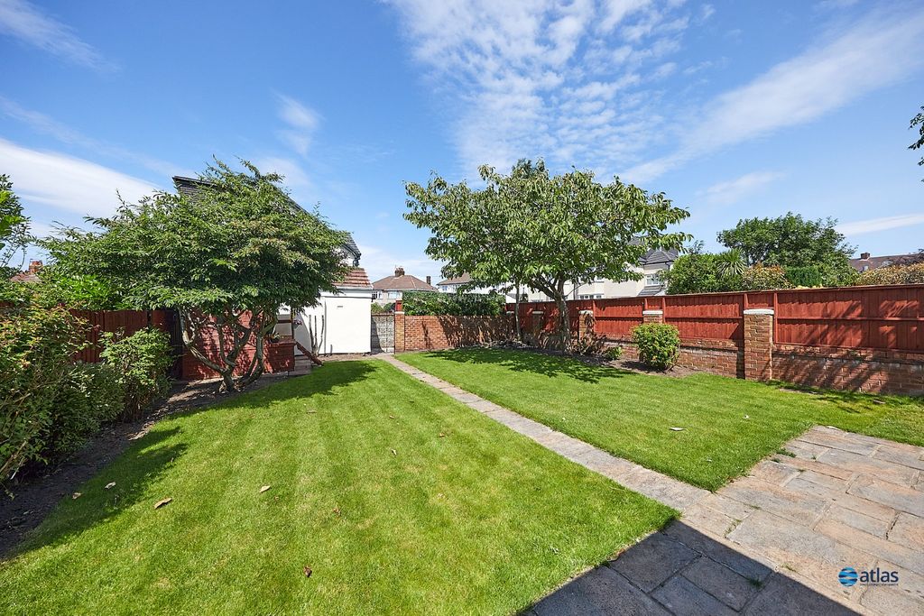 Property photo 2 of 23 Garden