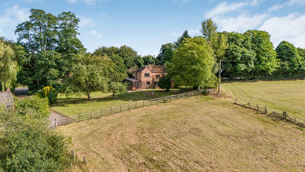 Property photo 3 of 23 Sidelands