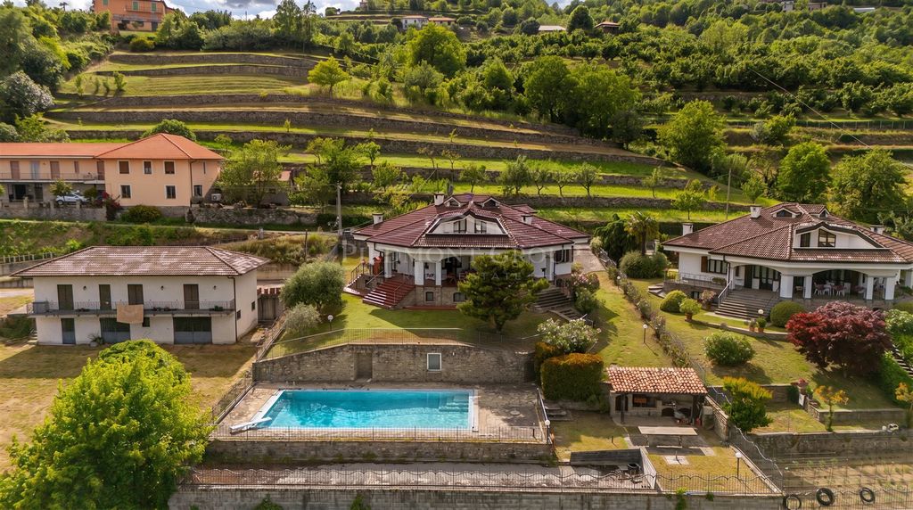 Property photo 1 of 40 Elegant Villa With Pool