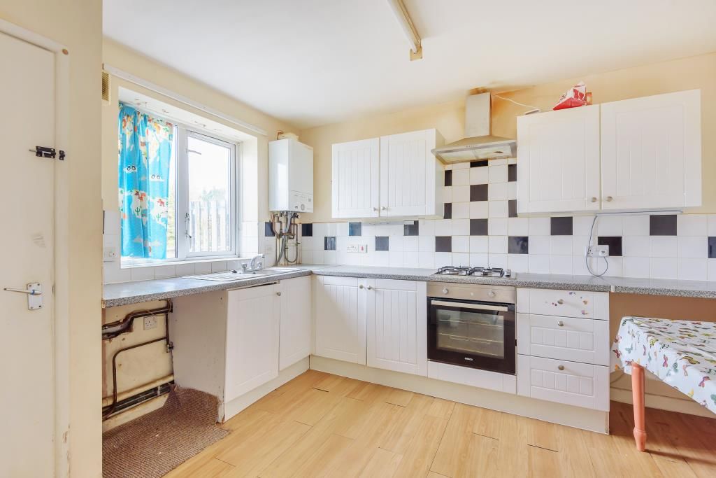 Property photo 3 of 10 Kitchen