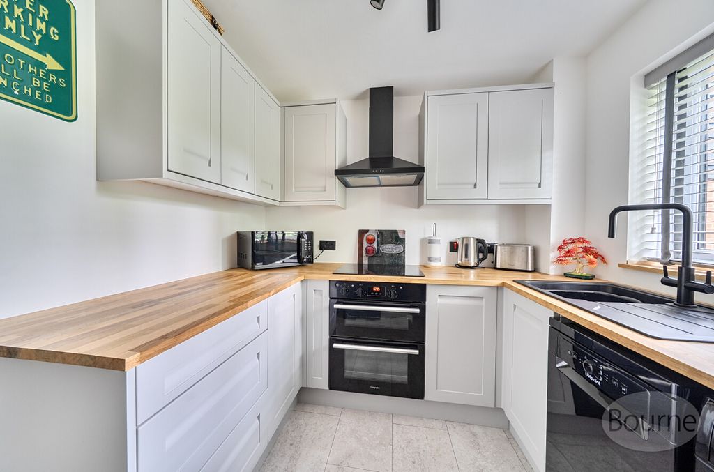 Property photo 3 of 14 65d5Bb97-A471-452...