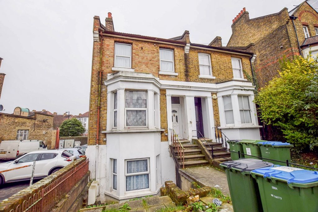 Property photo 1 of 8 5B Eg
