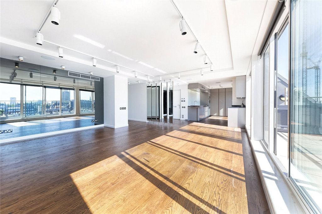 Property photo 3 of 19 Reception Room