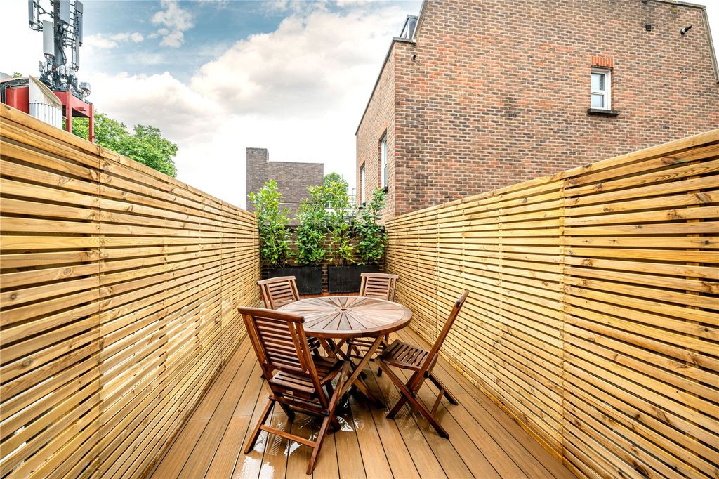 Property photo 3 of 16 Terrace