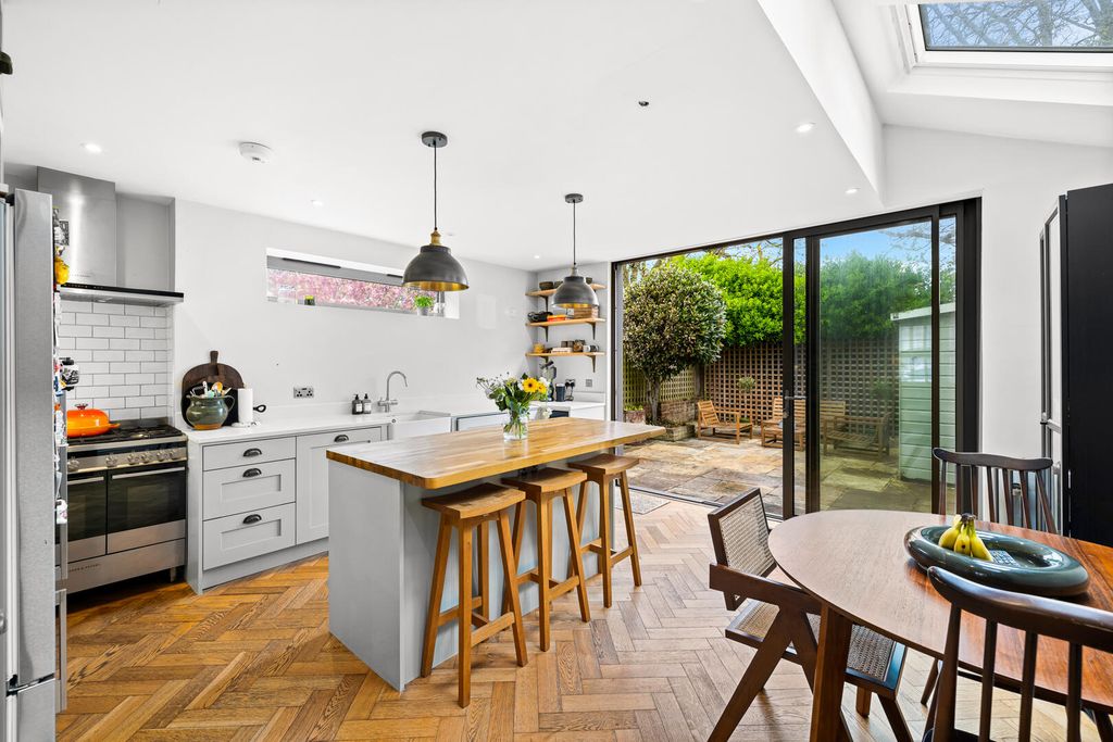 Property photo 1 of 19 Kitchen