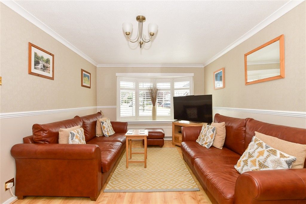 Property photo 2 of 16 Lounge