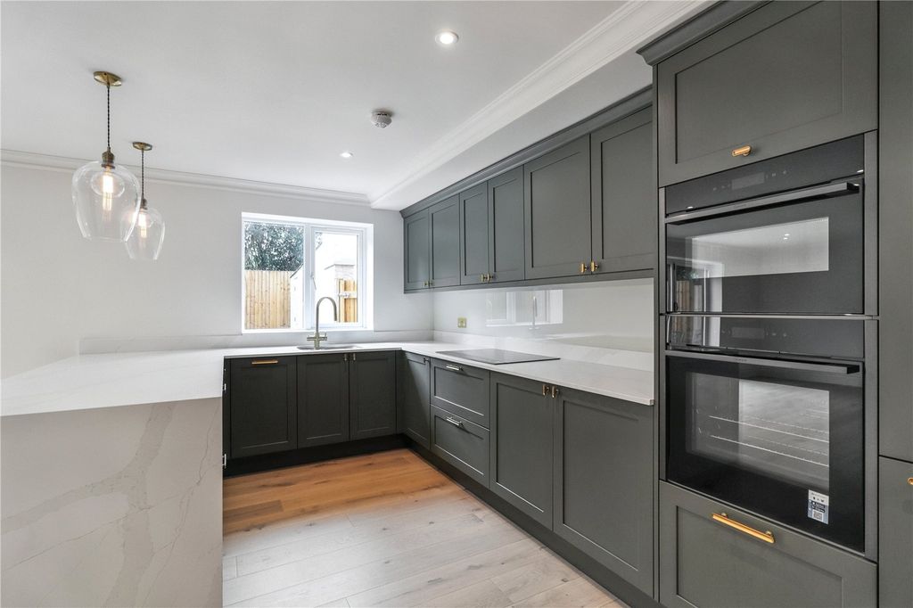 Property photo 2 of 19 Kitchen