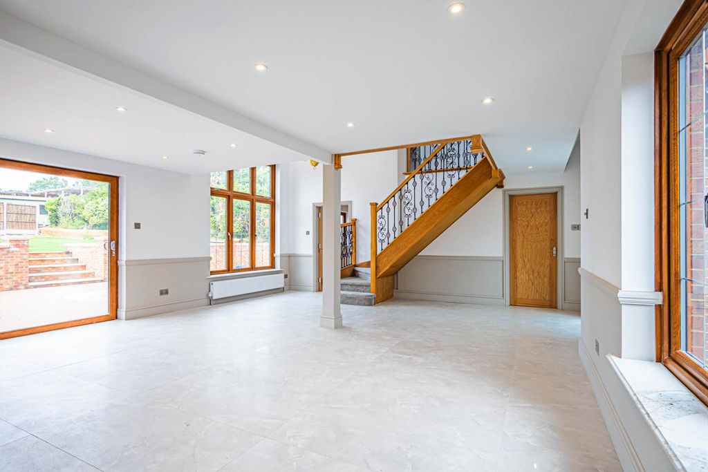 Property photo 3 of 37