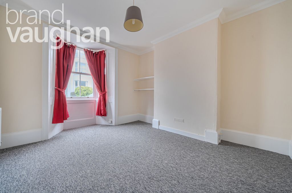 Property photo 3 of 12 0Cb2209E-3E44-431...