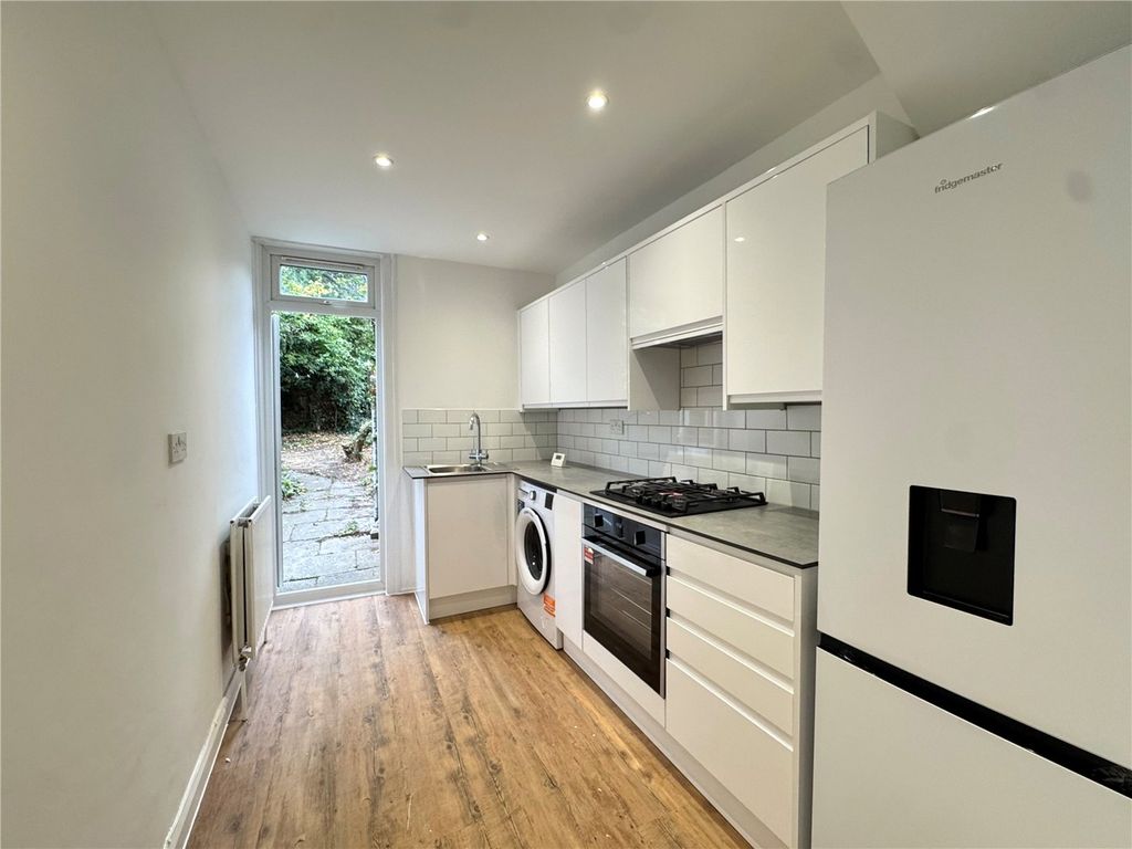 Property photo 2 of 10 Picture No. 06