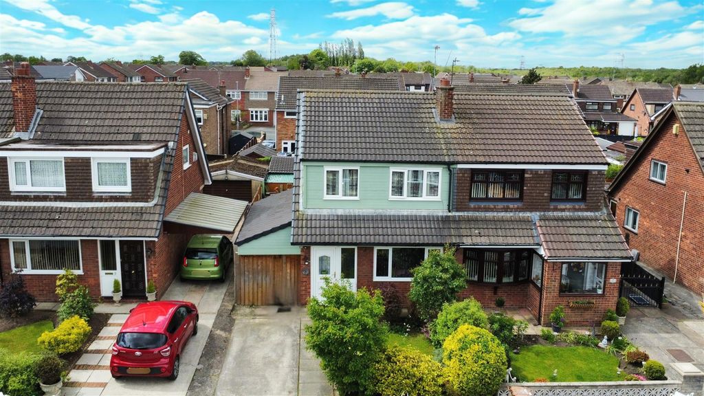 Property photo 1 of 24 Hoylake Grove For Sale