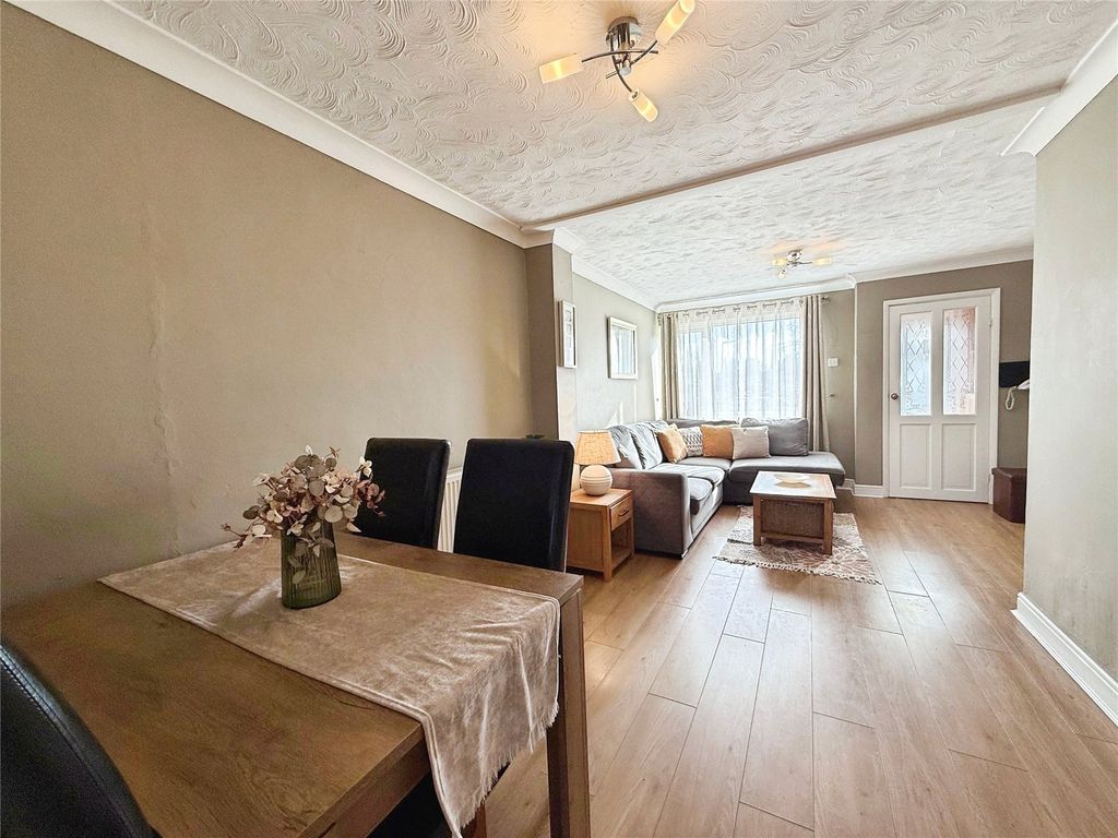 Property photo 3 of 11 Living Room