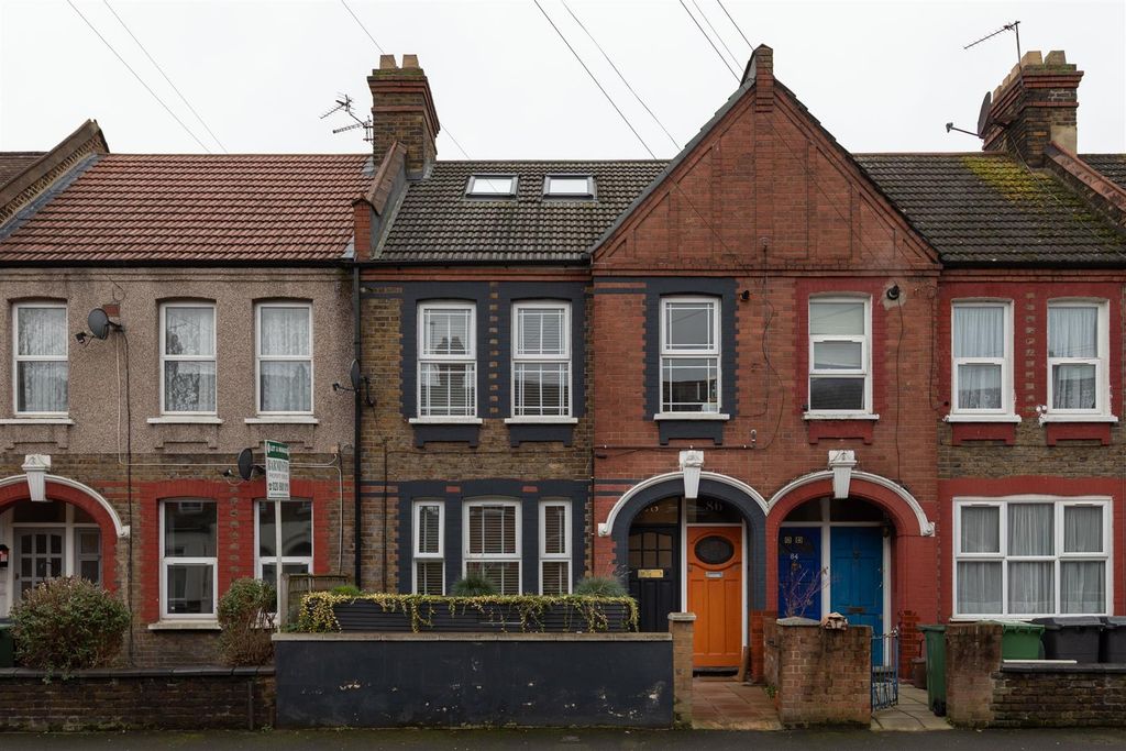 Property photo 1 of 27 Kettlebaston Road, E10