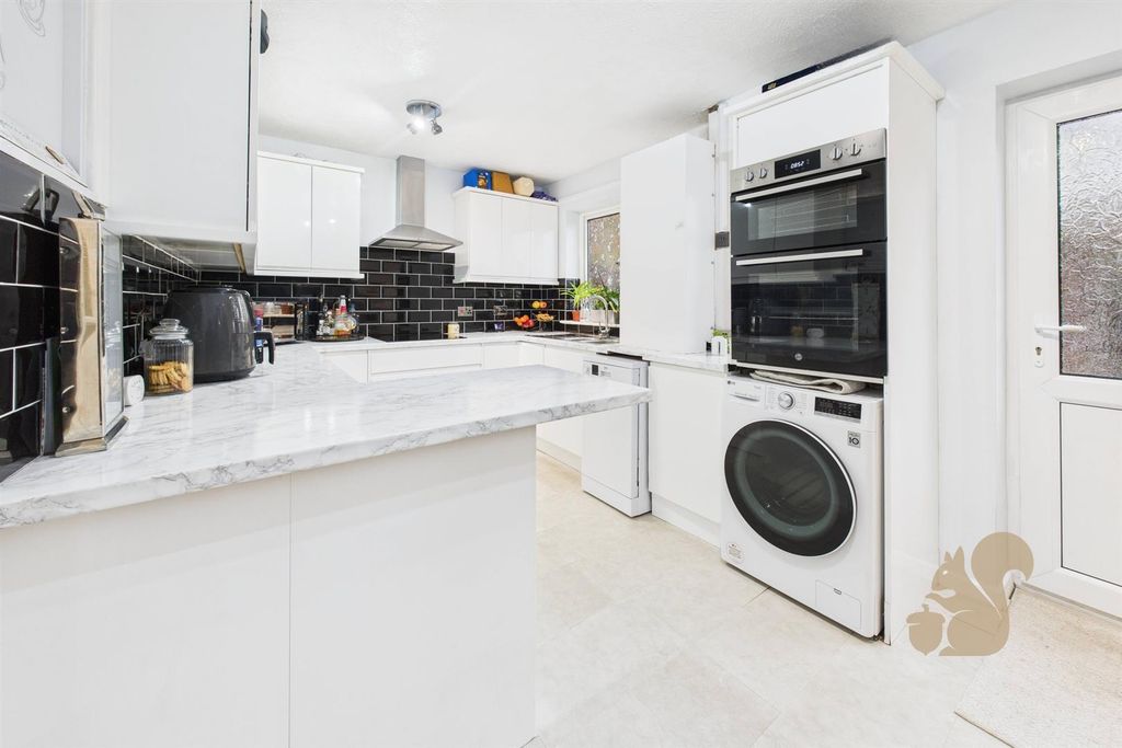 Property photo 2 of 20 Kitchen