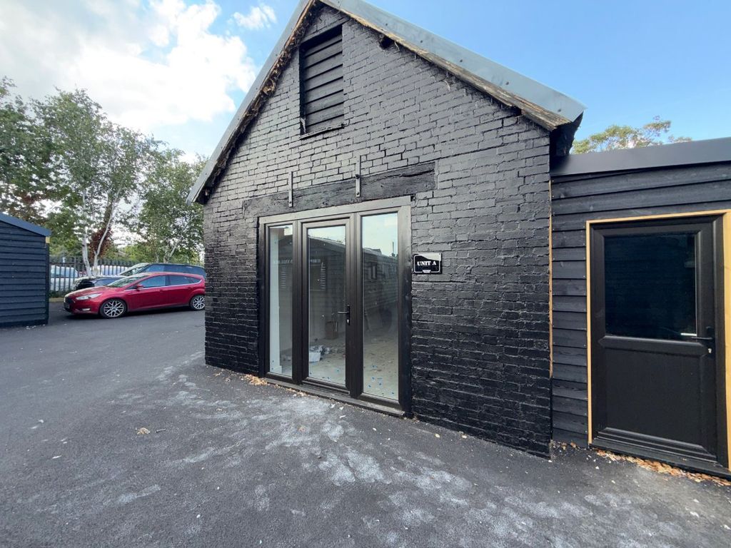 Property photo 2 of 13 88.Webp