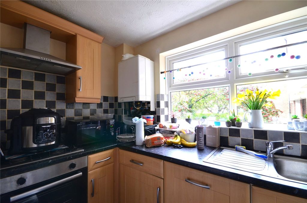 Property photo 3 of 6 Kitchen